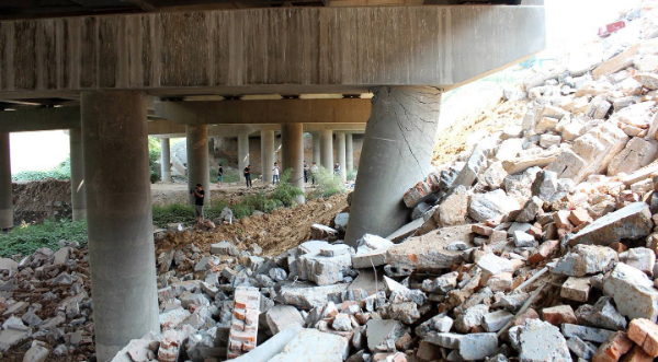 建筑垃圾鋼筋混凝土.jpg